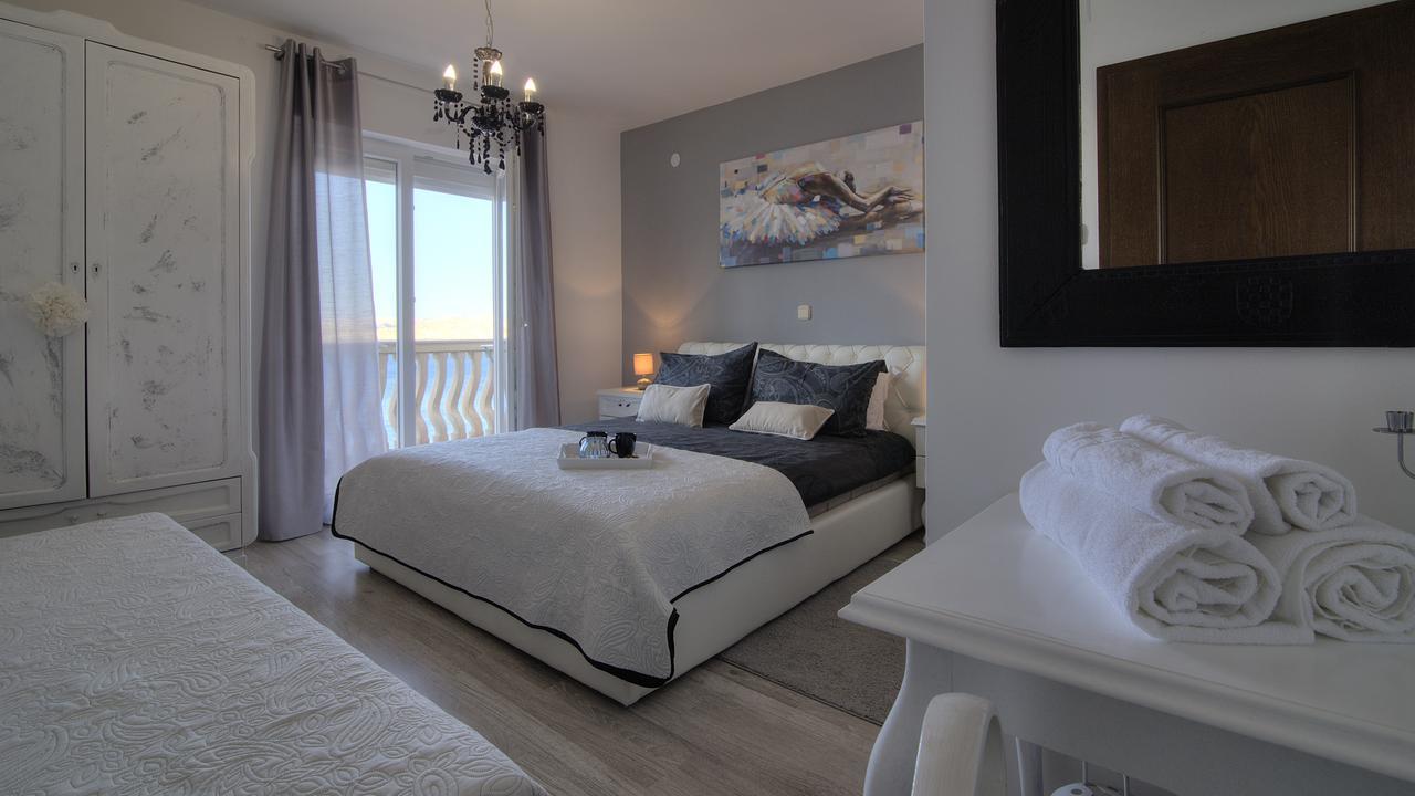 Apartments Lola Senj  Buitenkant foto